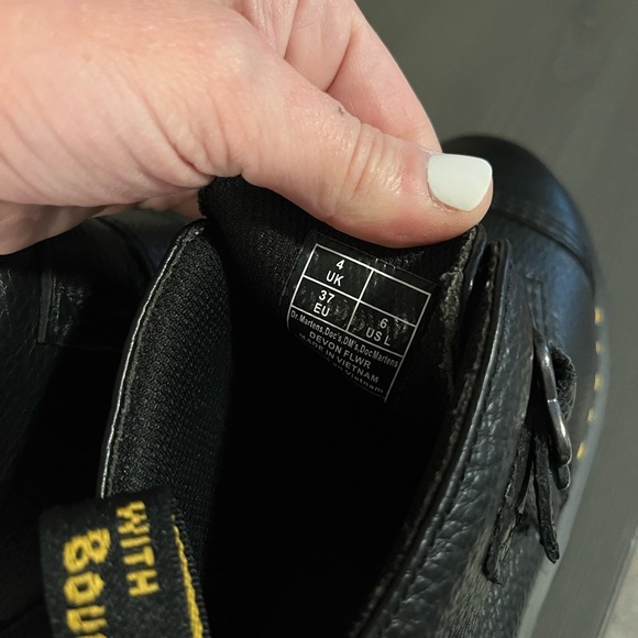 DR. Martens Devon Flower Quad Boots NWOB - Picture 9 of 16